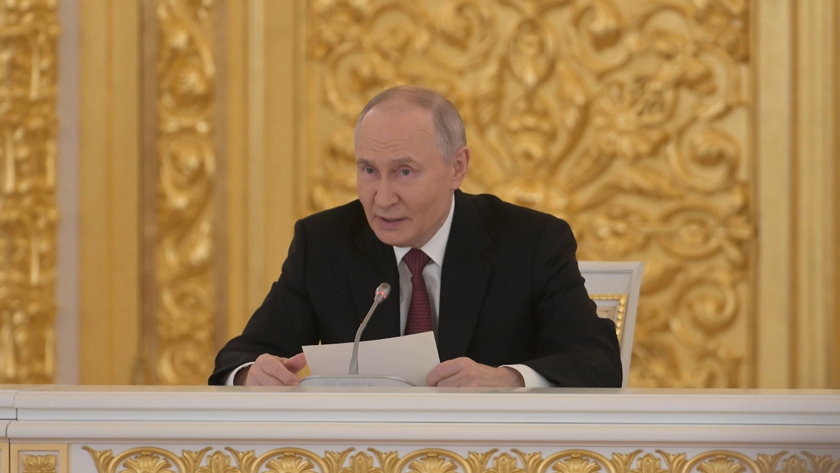 Путин призвал заранее готовиться к трудоустройству ветеранов СВО с инвалидностью