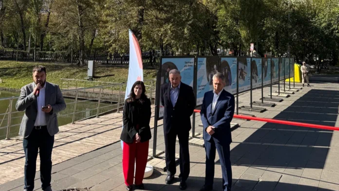 В «Красногвардейских прудах» открылась фотовыставка «Папы рядом»