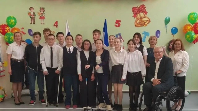 Флюр Нурлыгаянов поздравил учеников уфимской коррекционной школы-интерната №13 с Днем знаний