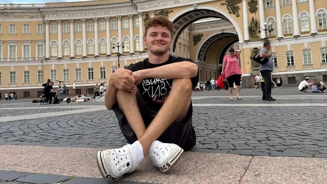 «Движусь. Живу. Могу»: как парень с ДЦП из Кемерова стал блогером и начал продавать мерч за границу