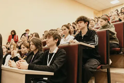 Регина Тодоренко вдохновила будущих вожатых инклюзивного проекта на встрече в ГЦОЛИФК